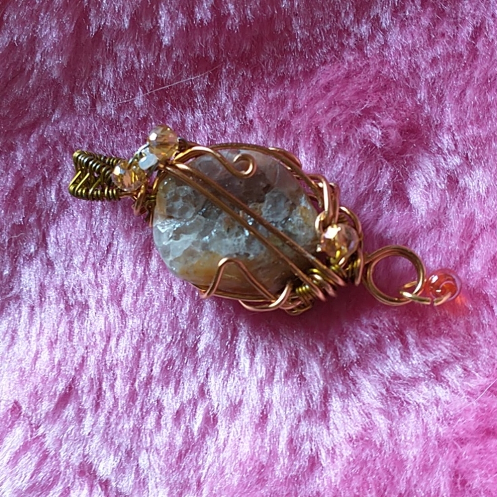 NWT Beautiful Quartz & Feldspar Wire Wrapped Pendant